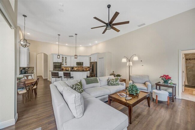 Building Photo - 6120 Chene Ct