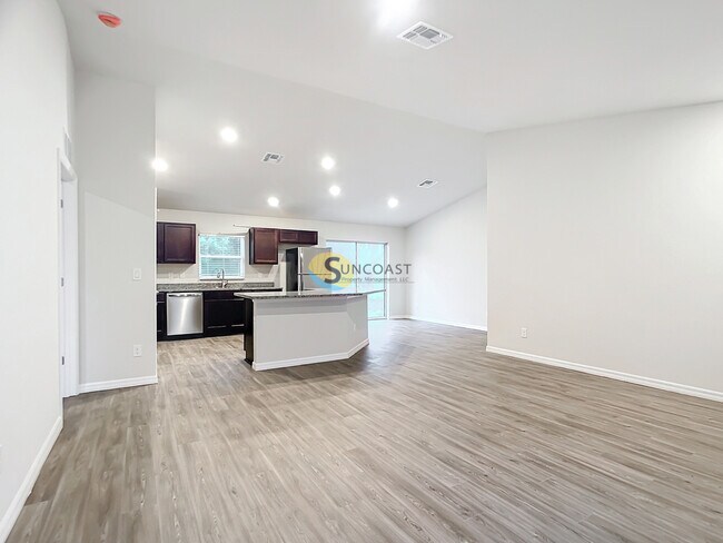 Building Photo - 1039 Birchcrest Blvd