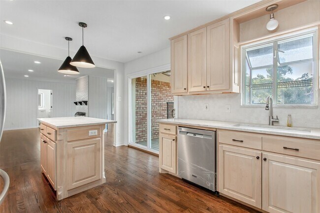 Building Photo - 6737 Lakefair Cir