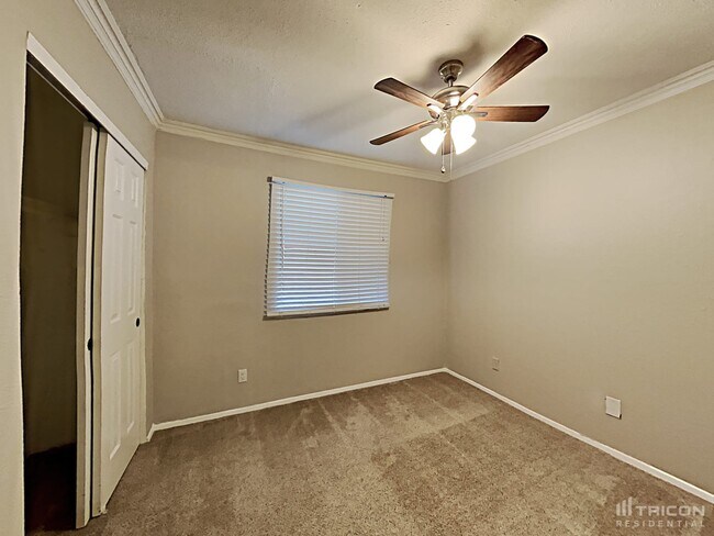 Building Photo - 15253 N 53rd Ave