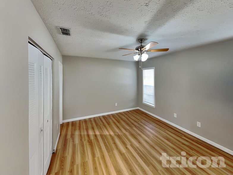 Building Photo - 2704 Mnr Hl Dr