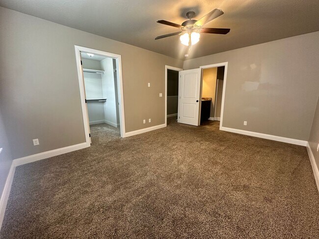 Building Photo - ** Move-in Discount** 3 Bedroom - 2.5 bathroom - in the heart of Cedar City!