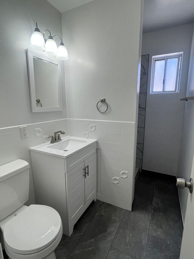 Building Photo - 3541 Tecumseh Dr