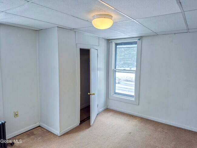 Building Photo - 524 Maple Ave