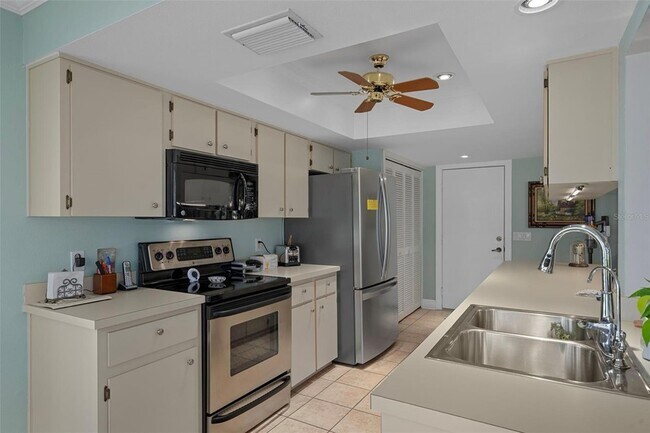 Building Photo - 7167 Crown Oaks Dr