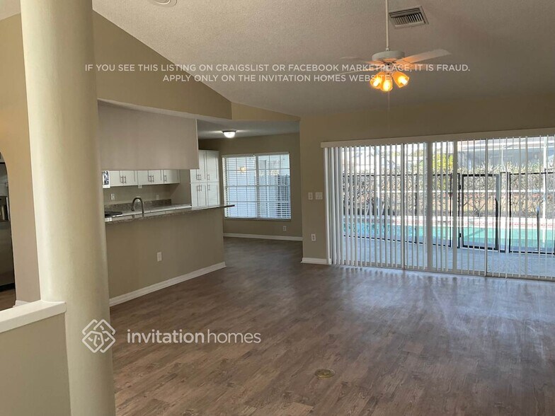 Building Photo - 9741 Reynosa Dr