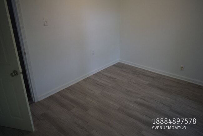 Building Photo - 715 23rd St NW