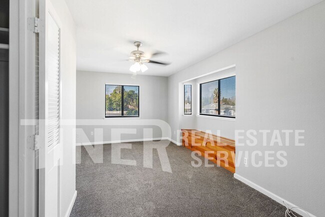 Building Photo - STUNNING UPDATED HOME 5 BEDROOM HOME ON CO...