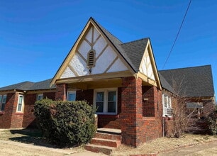Building Photo - "Charming 1-Bedroom Retreat with Spacious Living – 875 Sq Ft in Oklahoma City!"