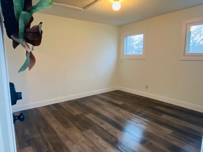 Building Photo - New Remodeled Downtown Home w/ detached carriage house, fenced back yard,