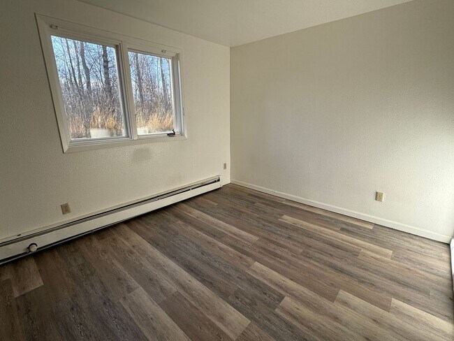 Building Photo - Seasonal Special: Discounted from market r...