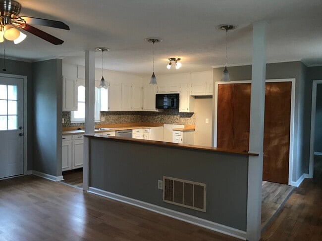Building Photo - Simpsonville  3 Bedroom, 1.5 Bath Home Nea...