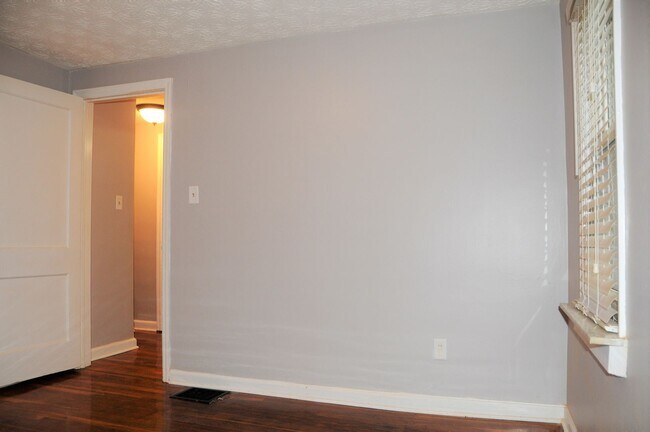 Building Photo - 926 S Harris Ave