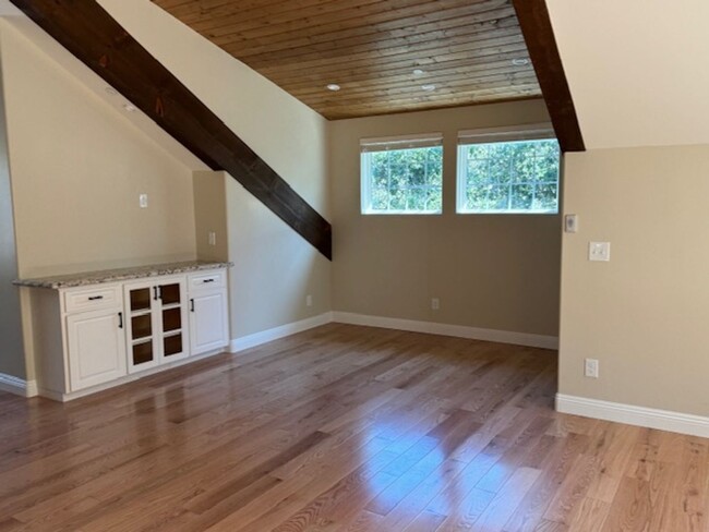 Building Photo - 3 Bedrooms 3 baths, Extra Great Room and 2...