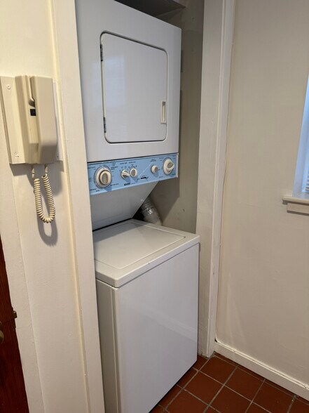 Building Photo - 217 Vine St