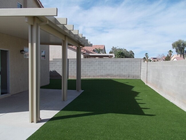 Building Photo - Desirable Move-In Ready Home with Loft, Fireplace & Oversized Garage