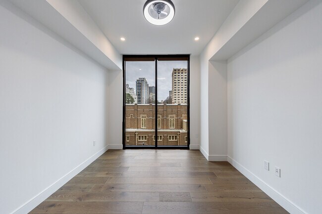 Building Photo - 2425 Peachtree Rd NE