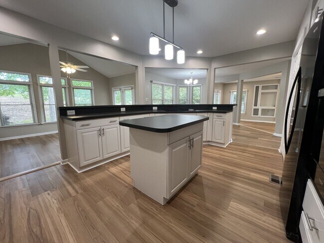 Building Photo - Beautifully Updated Kiln Creek Home with G...