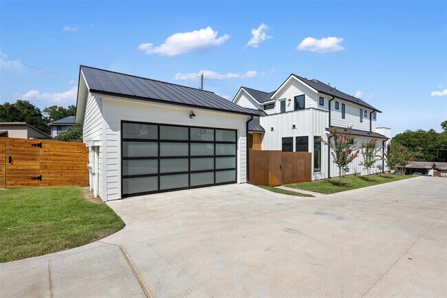 Building Photo - 4010 Valley View Rd