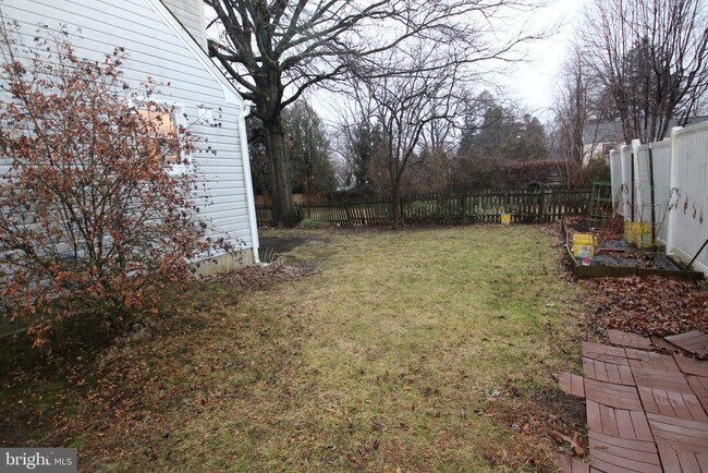 Building Photo - 2448 Pershing Ave