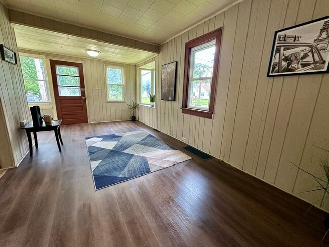 Building Photo - 1 bedroom, 1 bathroom home for rent in Wat...