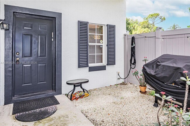 Building Photo - 1651 Hawthorne Pl