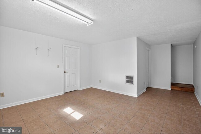 Building Photo - 22513 Castle Pollard Way