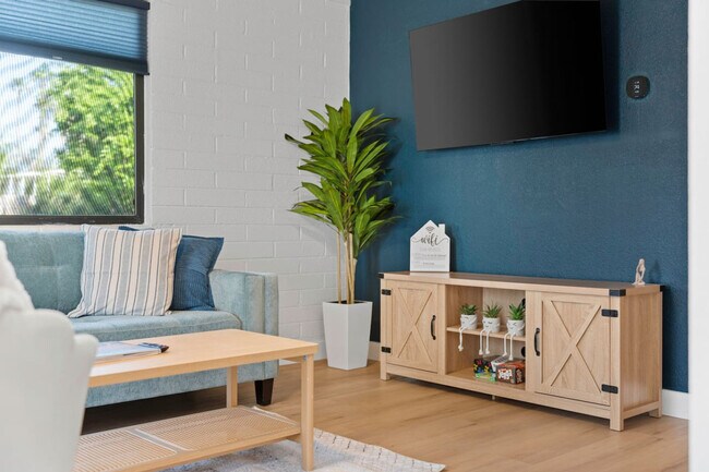 Building Photo - 4403 N 13th Pl