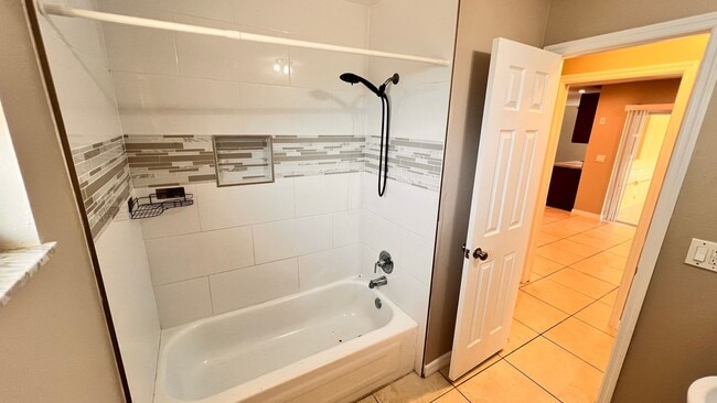 Building Photo - Beautiful 4 Bedroom 2 Bath Home!