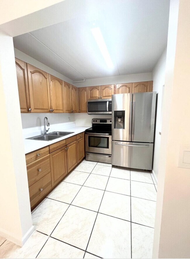 Building Photo - 600 Village Green Ct