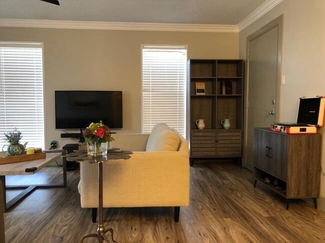 Building Photo - 6402 Del Monte Dr