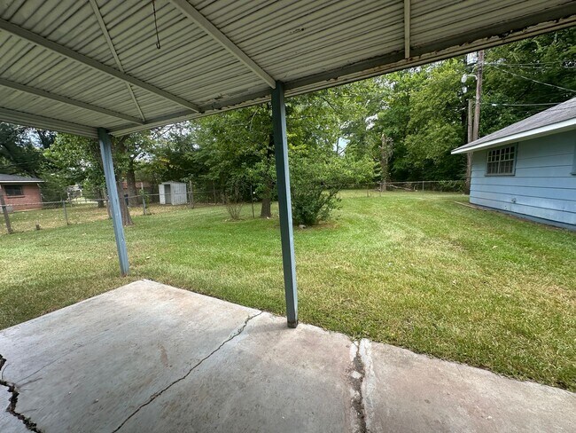 Building Photo - Lynbrook Subdivision