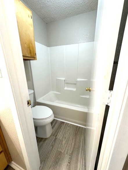 Master Bath - 2225 Pebble Beach Dr