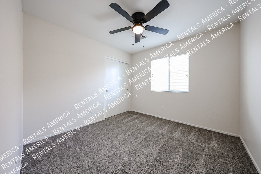 Building Photo - 1517 S 219th Dr