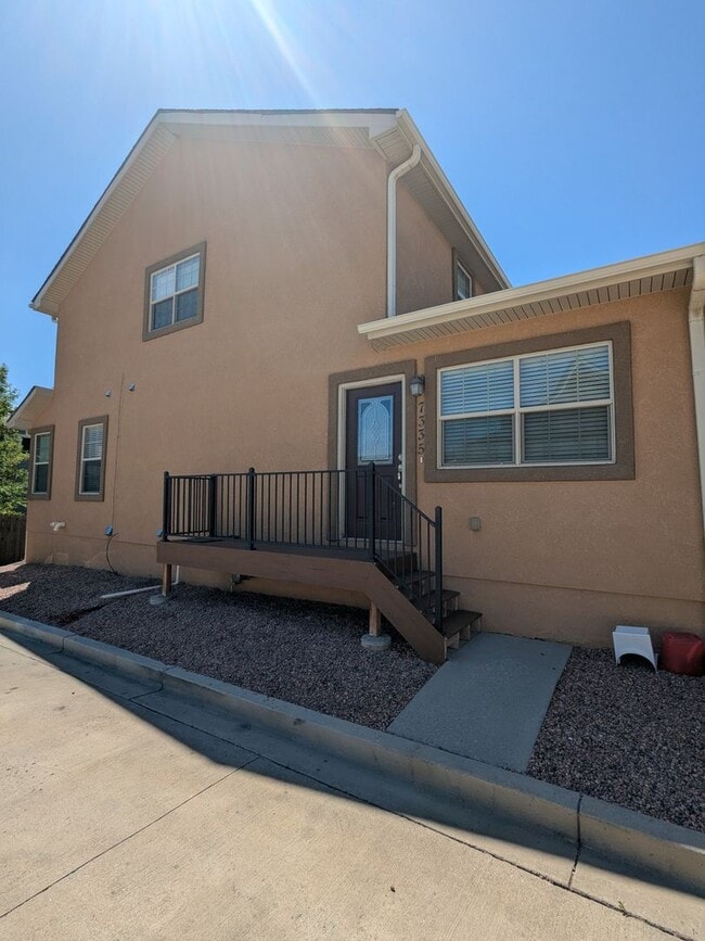 Building Photo - Beautiful 2 Story Townhome with 3 Car Garage!
