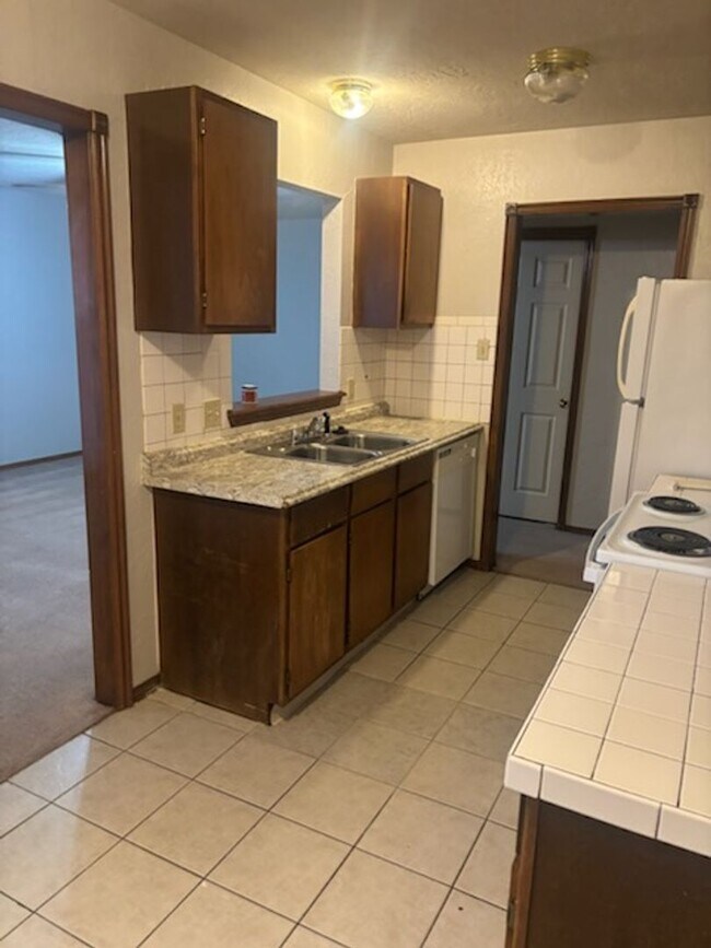 Building Photo - 2 Bed, 2 Bath Duplex in Mountain View Area