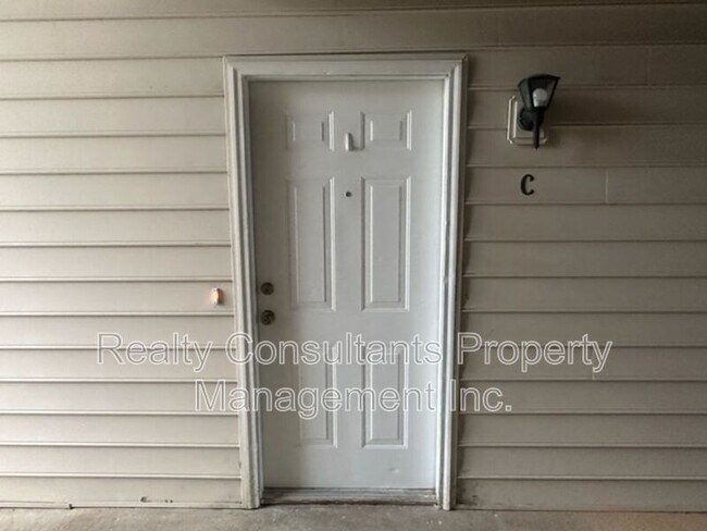 Building Photo - 800 Folly Ct