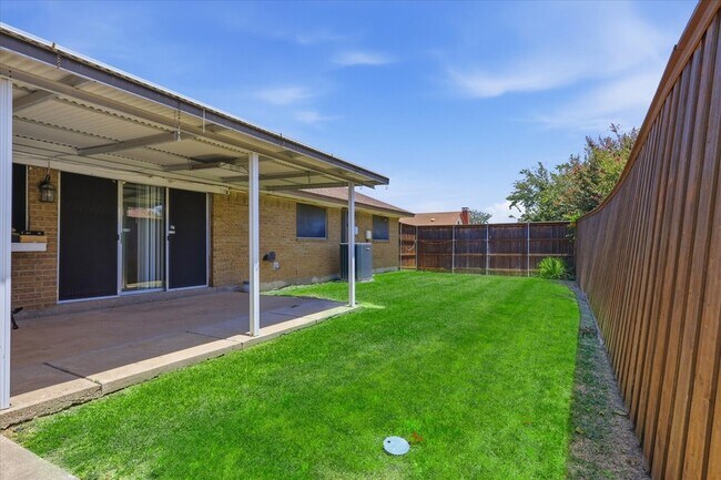 Building Photo - 2132 Bordeaux Dr