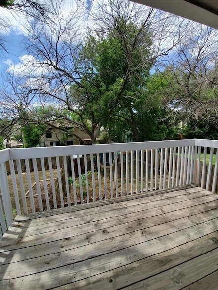 Building Photo - 9008 Sanger Dr