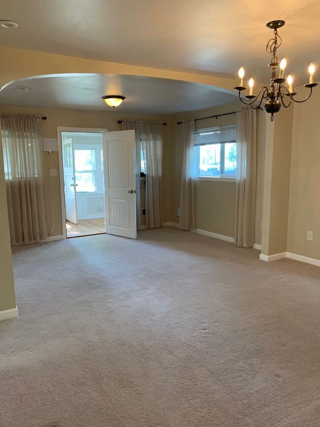 Building Photo - 4 Bedroom Duplex