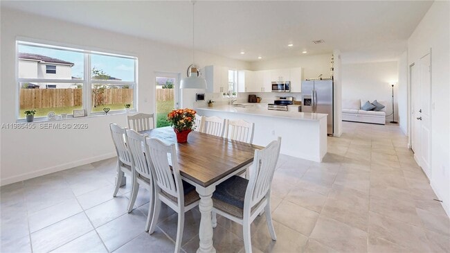 Building Photo - 2333 SE 28th St