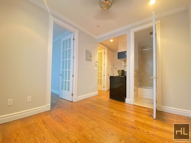 Primary Photo - East 35th Street