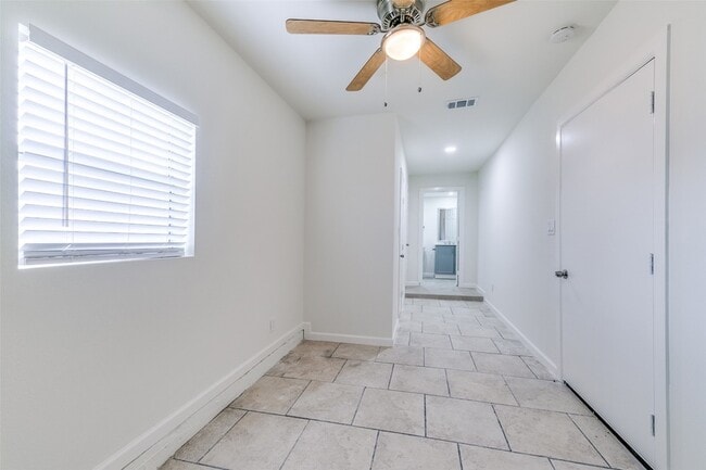 Building Photo - 2917 Dale Dr