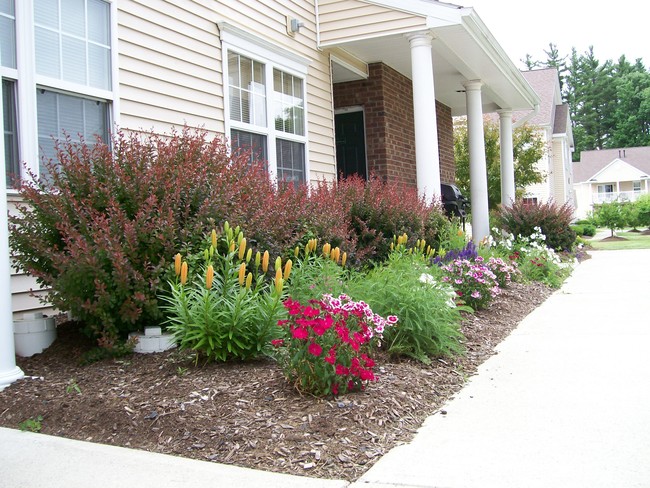 Beautiful landscaping in Saratoga Springs NY - Saratoga Heritage