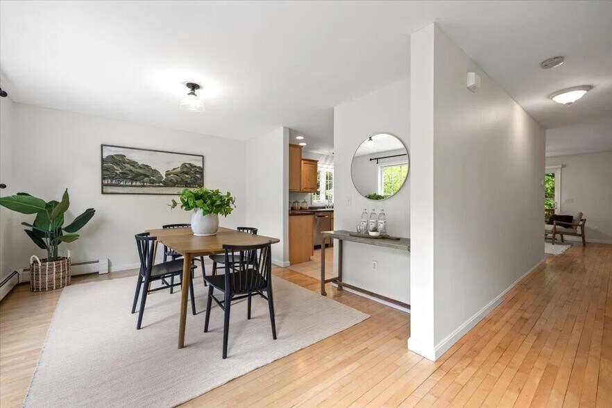 Building Photo - 14 Woodside Dr