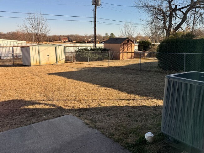 Building Photo - 3011 NE Cimarron Trail