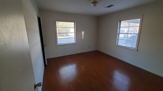 Building Photo - 3208 Whitfield St