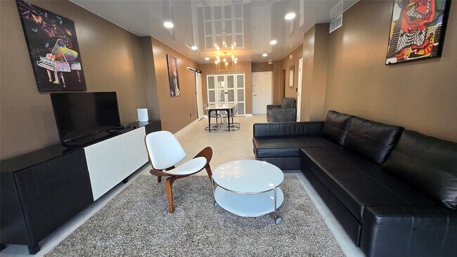 Building Photo - 300 Bayview Dr