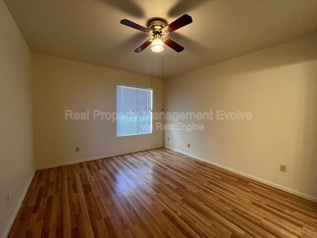 Building Photo - 10610 S 48th St