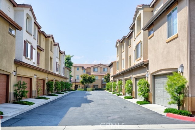 Building Photo - 17871 Shady View Dr